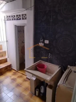 Imagem Imóvel com 2 casas antigas:
a primeira com 3 dormitórios, sala, cozinha ampla, 2 banheiros e vaga ...