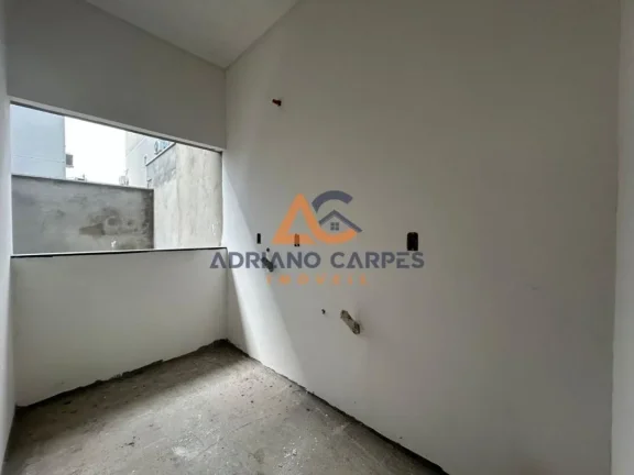 Imagem Sobrado de Alto Padrão à Venda em Navegantes-SC, Bairro Gravatá 3 Quartos sendo 1 Suíte, 1 Sala, 3 Banheiros, Adriano Carpes Imóveis