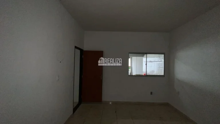 Imagem Casa para alugar no bairro Cidade Nova, Uberaba - 2 dormitórios, 1 suíte, 4 garagens