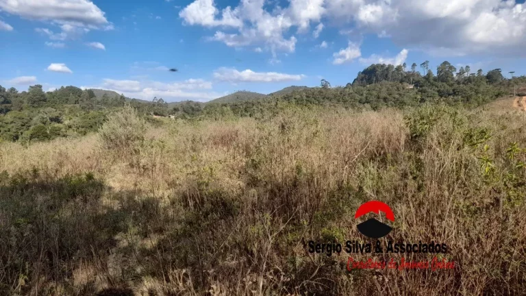 Imagem Linda Área a Venda na Região do Parque Ferradura em Campos do Jordão - SP.