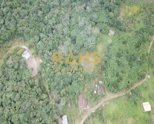 Imagem A liberdade de viver em um ambiente em meio a muita natureza. Excelente chácara, escriturada a vend...