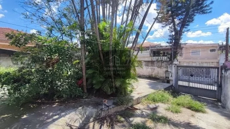 ESPAÇO e Conforto! Casa Ampla 2 Dorms. Vila Marari, Quintal Gigante (300m²) e Armários.