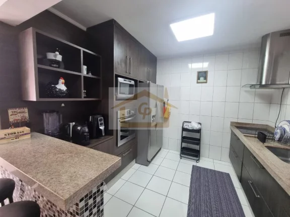 Imagem Bela área Gourmet 3 quartos sendo um suíte, forno de pizza, fogão e churrasqueira, 2 vagas