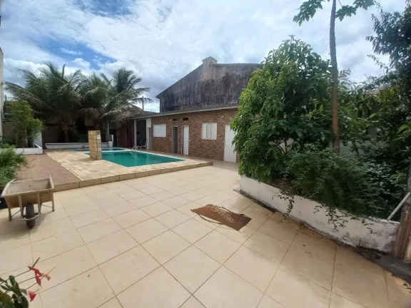 Imagem Casa Térrea com 2 Piscina em Bairro Residencial - Peruíbe