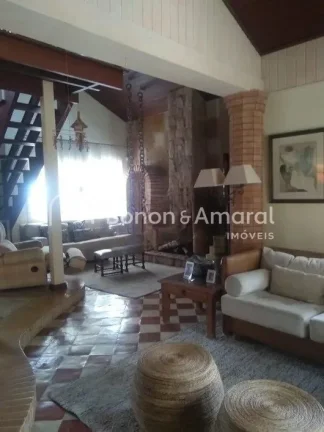 Imagem Este sobrado de 390m² de área construída, está bem dividido em 4 quartos, sendo 2 suítes com cl...