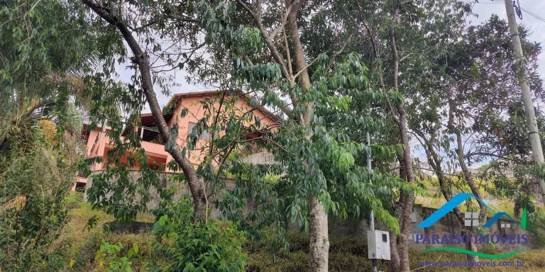Exclusividade e Requinte: Residência de Alto Padrão em Condomínio Fechado