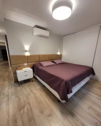 Imagem Apartamento reformado, com living para 02 ambientes, piso laminado , banheiro social, 03 dormitório...