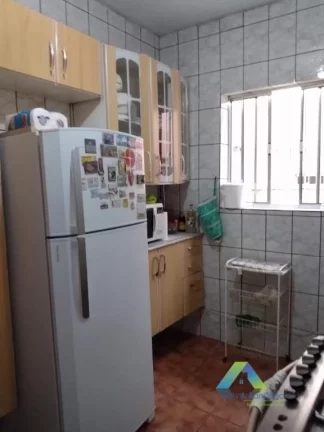 Imagem Casa com ótima localização com 2 dormitórios, 2 vagas de garagem com valor ,excelente!!!