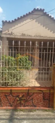 Imagem Imóvel com terreno de 250 m², composto por casa térrea e sobrado aos fundos.

A casa térrea disp...