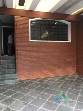 Imagem Lindo sobrado com 3 dormitórios, 2 vagas de garagem com excelente localização em bairro com fácil acesso a comércios e principais avenidas.