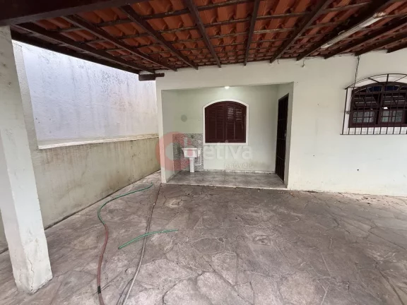 Imagem Casa térrea em condomínio locação fixa, 2 quartos + edícula, Praia Linda