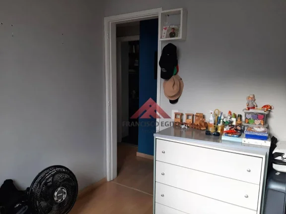 Imagem Apartamento no Fonseca na João Brasil,próximo a Alameda São Boa Ventura,com varanda,sala ,dois quartos,dependencia foi revertida para escritório