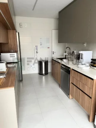 Imagem Imperdível oportunidade de investimento: Apartamento de luxo com 3 suítes e 4 vagas na Jardim Paulista, SP - 205m².