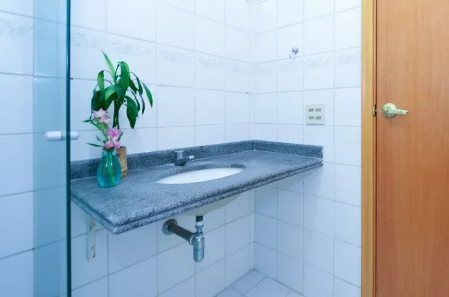 Imagem Casa de condomínio com 128 metros quadrados com living para 2 ambientes / Jardim Ester Yolanda