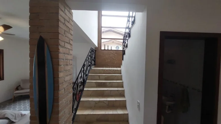 Imagem Casa em condomínio com segurança 24 horas localizado no Horto