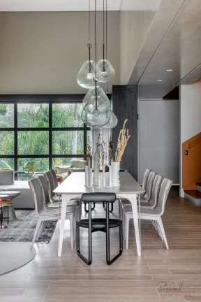 Imagem Excelente casa em condominio no bairro Cacupé! A casa possui: 4 suítes Lavabo Escritório com banh...