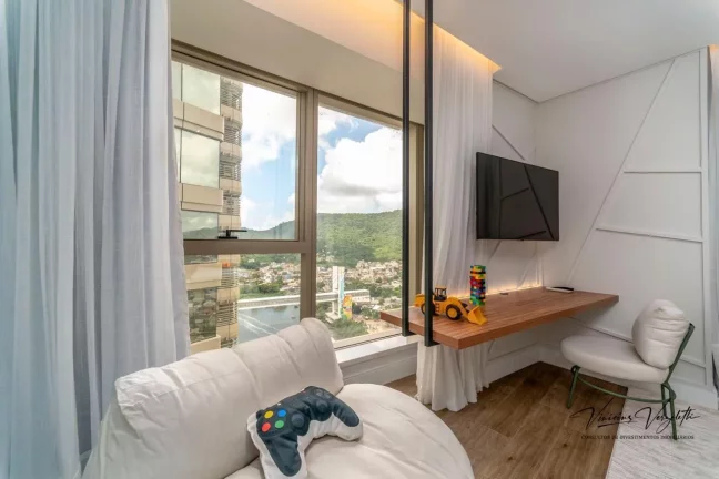 Imagem Apartamento 4 ou + dormitórios para Venda em Balneário Camboriú / SC no bairro Centro