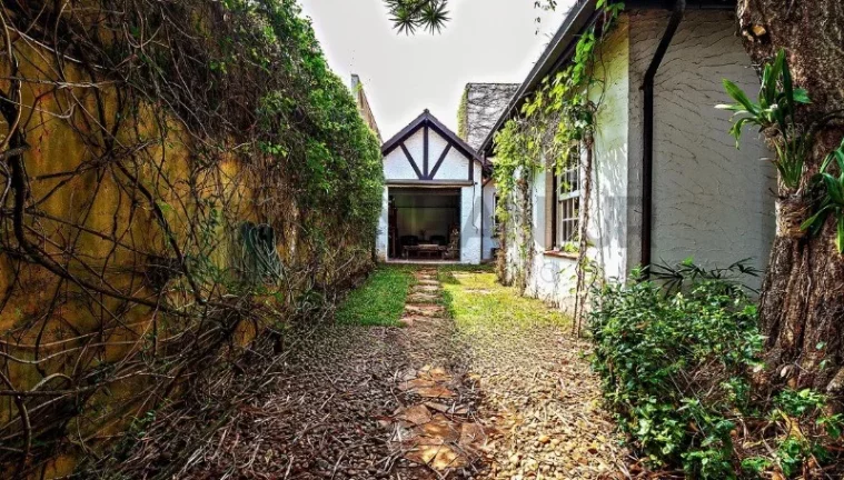 Imagem Casa estilo Farm House para Locação no Jardim Paulista - São Paulo-SP: 3 Quartos, 1 Suíte, 4 Salas, 4 Banheiros, 2 Vagas, 223m².