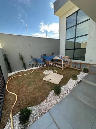 Imagem Alto Padrão para Venda em Maringá, Jardim Barcelona, 4 dormitórios, 1 suíte, 2 banheiros, 5 vagas