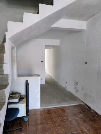 Imagem Sobrado de Luxo à Venda em Santo André-SP no Bairro Jardim Las Vegas: 3 Quartos, 1 Suíte, 3 Banheiros, 2 Vagas, 185 m².