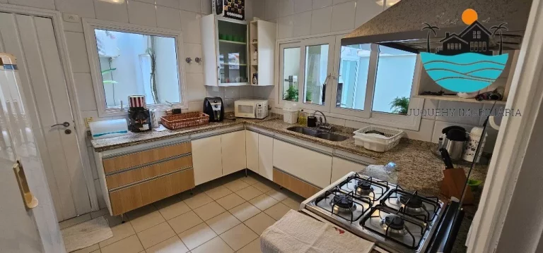 Imagem Casa em condomínio para locação em Juquehy com 4 suítes, piscina coletiva, serv. praia, 150m da praia - Acomodação 10 pessoas | Juquehy Imobiliária