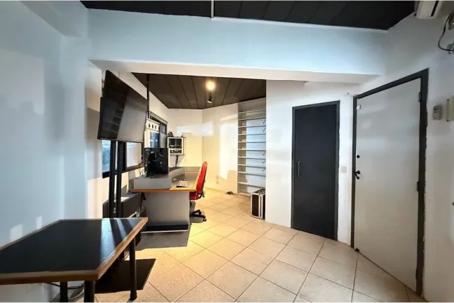 Imagem Predio comercial 4 andares, 1129m² a venda com de ESTUDIOS DE GRAVAÇÃO prontos, na Barra Olímpica