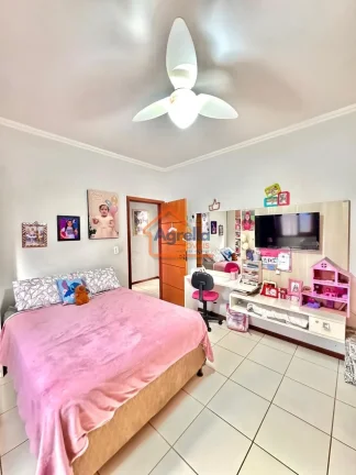 Imagem Casa à venda no bairro Santa Cruz - Mogi Mirim/SP