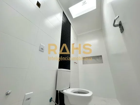 Imagem Ótimo sobrado geminado localizado no bairro Glória, próximo a Panificadora Blupão. Conta com 117...