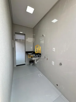 Imagem O sobrado possui 

- 5 suítes plenas sendo 4 suítes no pavimento superior e uma suíte no paviment...