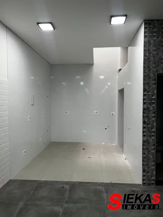Imagem Salão Comercial de 296m² com 2 Banheiros na Penha de França, São Paulo-SP: Ideal para o seu Negócio!