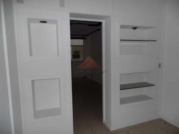 Imagem Sala comercial com excelente localização no centro de Niterói.