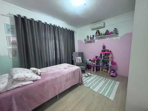 Imagem Casa com 3 dormitórios sendo 1 suíte e vaga coberta para 2 carros em Itajaí