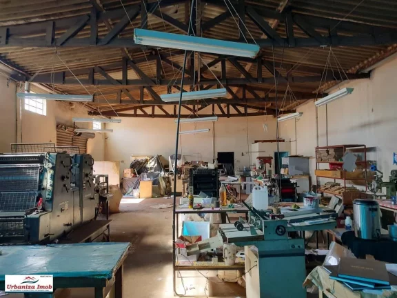 Imagem Salão Comercial de Esquina à Venda na Vila Bandeirantes com 278,75m2