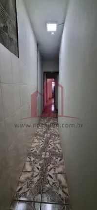 Imagem Imperdível casa à venda em Francisco Morato-SP, Jardim Professor, com 3 quartos, 1 sala, 3 banheiros, 2 vagas de garagem.