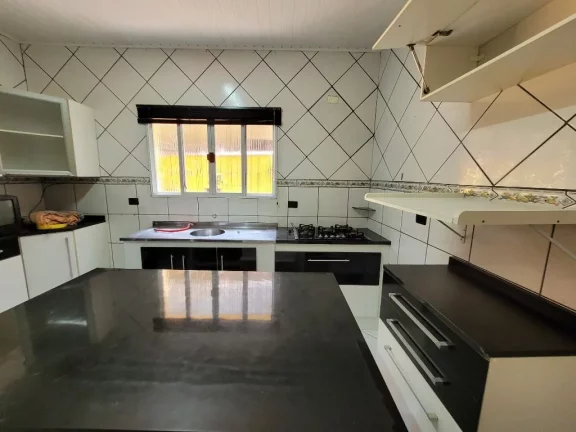Imagem VICENTE DE CARVALHO- CASA TOTALMENTE REFORMADA , RICA EM ARMÁRIOS , GARAGEM PARA 04 AUTOS.