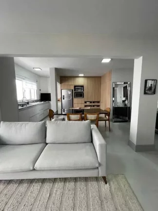 Imagem Apartamento mobiliado com 2 dormitórios sendo 1 suíte e 1 vaga no centro de Balneário Camboriú