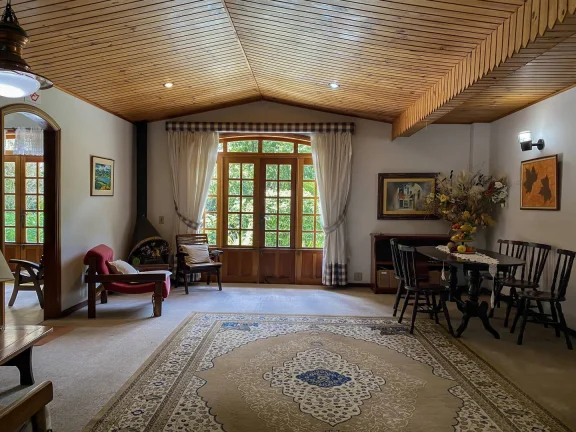 Imagem Studio à Venda em Campos do Jordão — Jaguaribe, Mobiliado e com Jardim