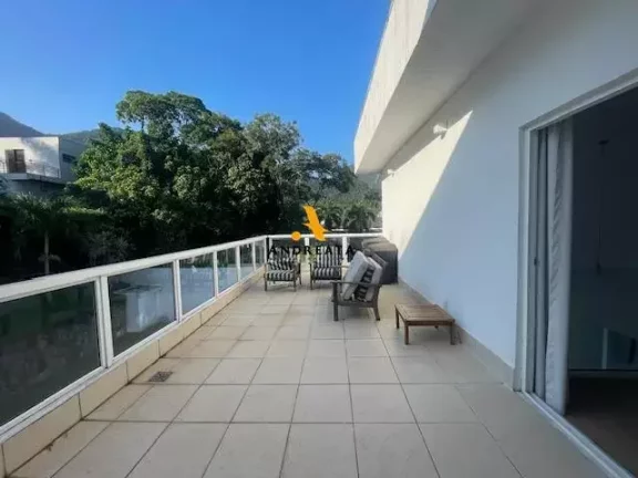 Imagem Rua Senador Júlio Leite - Reserva Itanhangá - Casa moderníssima com amplos cômodos, iluminação natural e linda vista para as montanhas da região.