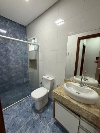 Imagem Casa à venda em Vitória da Conquista-BA, no bairro Felícia: 3 quartos, 1 suíte, 1 sala, 2 banheiros, 4 vagas de garagem, 123m².