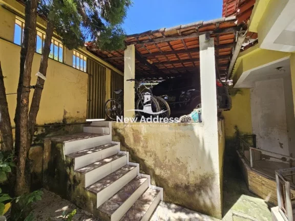 Imagem Duas casas com entradas independentes, 200m² de área construída. Ideal para morar com privacidade ou garantir renda extra com aluguel.