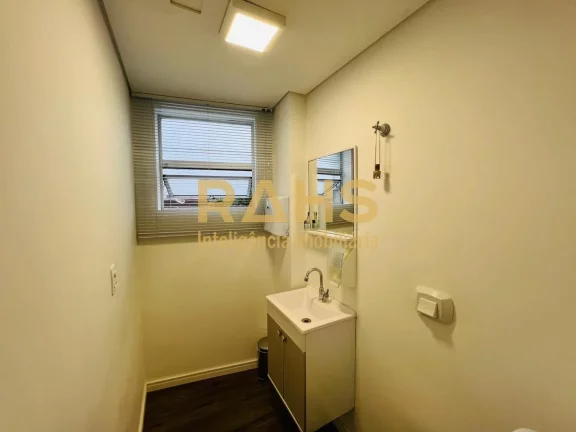 Imagem Sala Comercial em Localização Estratégica, Centro da Cidade Com 43m² planejados e divididos, ess...