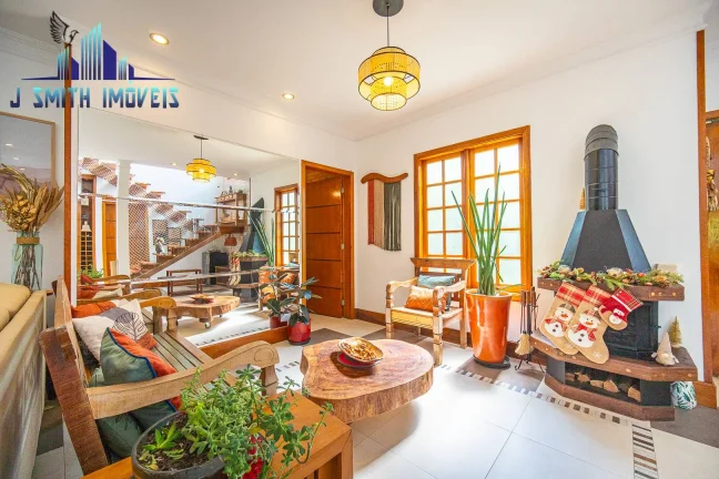 Imagem CASA ESTILO CAMPESTRE, LINDA, 3 SUÍTES. ÓTIMOS ACABAMENTOS.