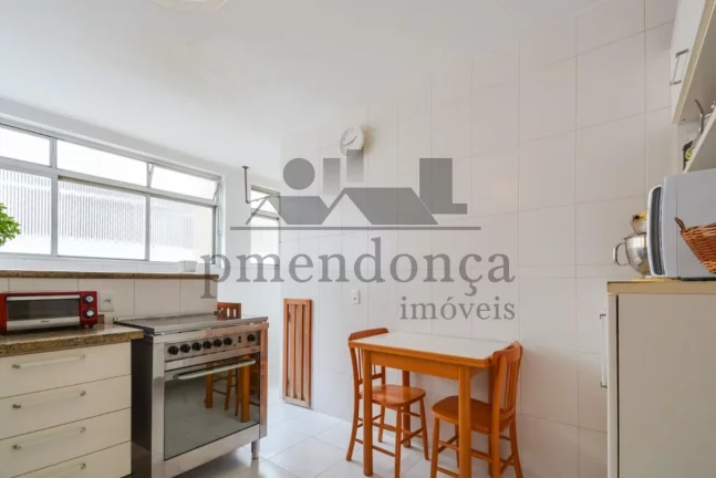 Imagem Apartamento com 142m² na Rua Sabará, 3 quartos (1 suíte) e 1 vaga.