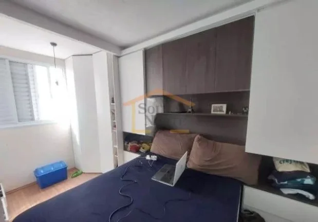 Imagem Apto 2 DORMITÓRIOS com armários planejados; BANHEIRO com box de vidro, chuveiro e suporte para toa...