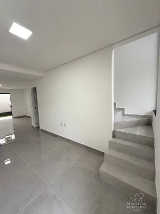 Imagem Casa Geminada nos Ingleses com 3 dormitórios, sendo 1 suíte