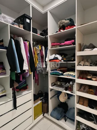 Imagem Casa no Alphaville, 3 quartos, sendo um suíte com closet, cozinha Integrada