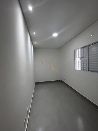Imagem Casa tipo sobreposta baixa NOVA, 2 dormitórios, quintal, OPORTUNIDADE.