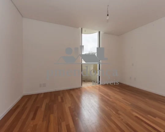 Imagem Excelente apartamento com 326m², 4 suítes e 3 vagas livres + depósito