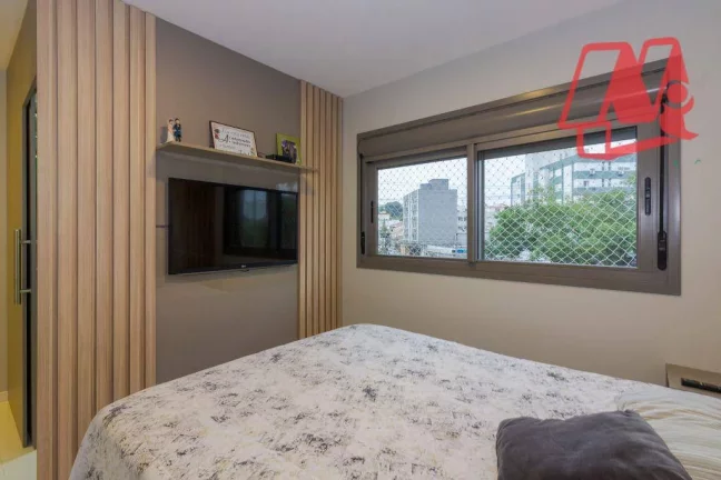 Imagem No bairro Farroupilha, 3 dormitórios, vaga e infraestrutura