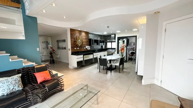Imagem Cobertura Duplex 200M², 3Q, 3 Suítes, 6 Banheiros, 2 Vagas, 3 Salas, 1 Lavabo, Piscina Particular, Terraço com Área Gourmet, Suíte Master C/ Hidro.